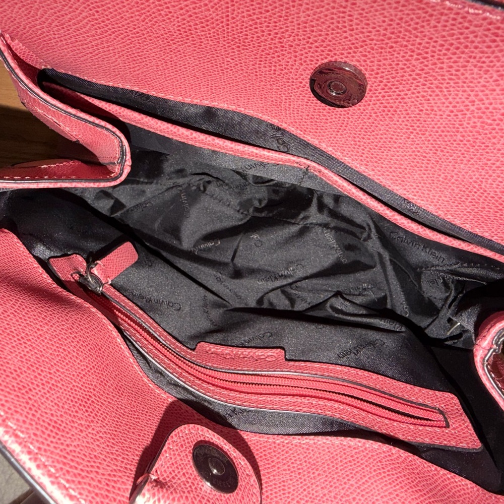 Elegant Pink Calvin Klein Handbag - Picture 4 of 5